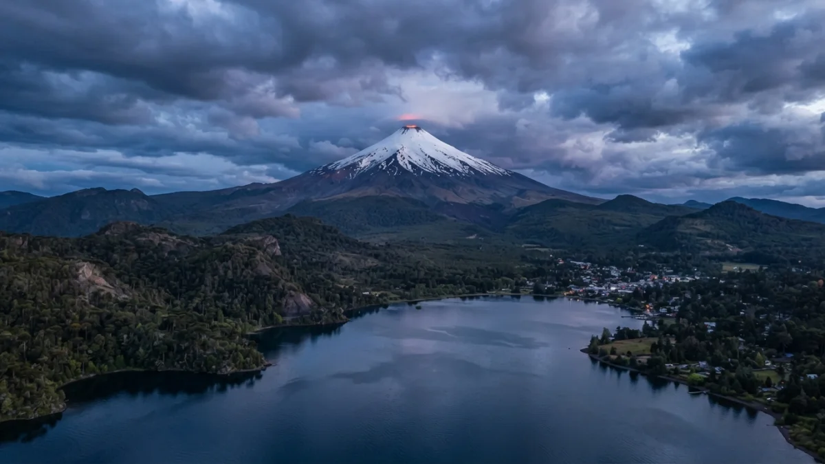 Volcán Villarrica sube a alerta técnica amarilla: prevención activa en cuatro comunas